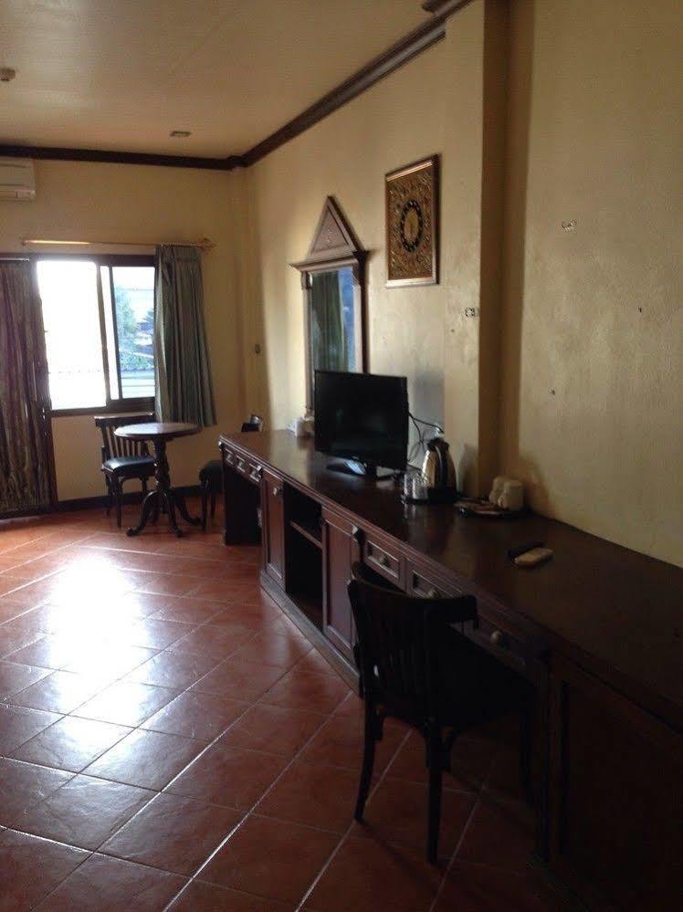 Hotel The Irish Clock Udon Thani Zewnętrze zdjęcie
