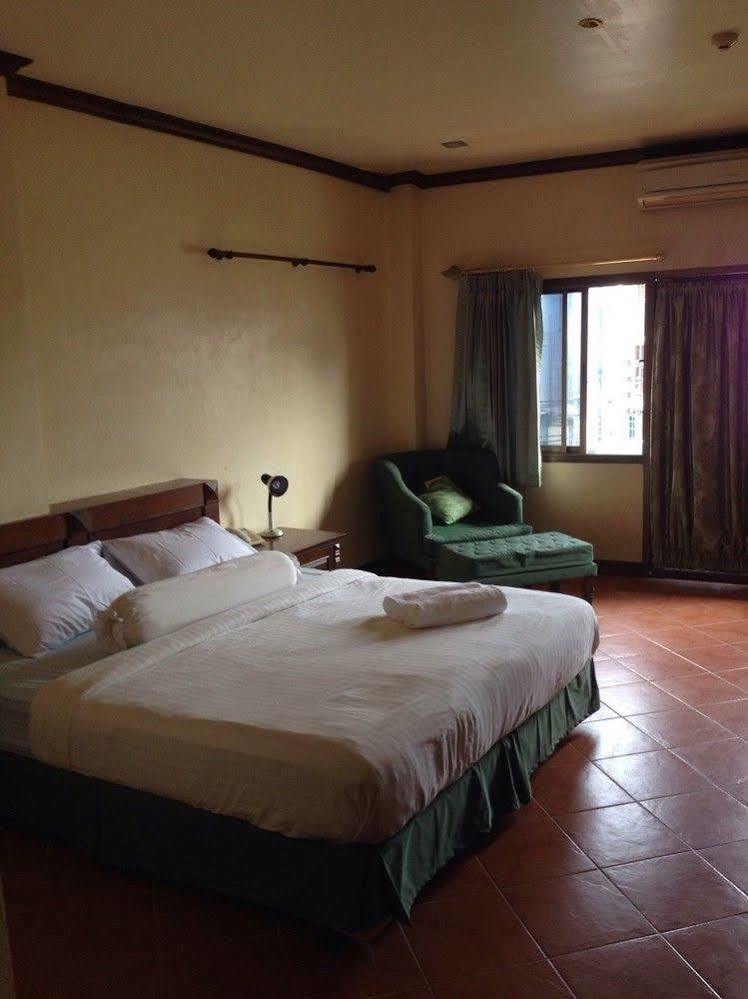 Hotel The Irish Clock Udon Thani Zewnętrze zdjęcie